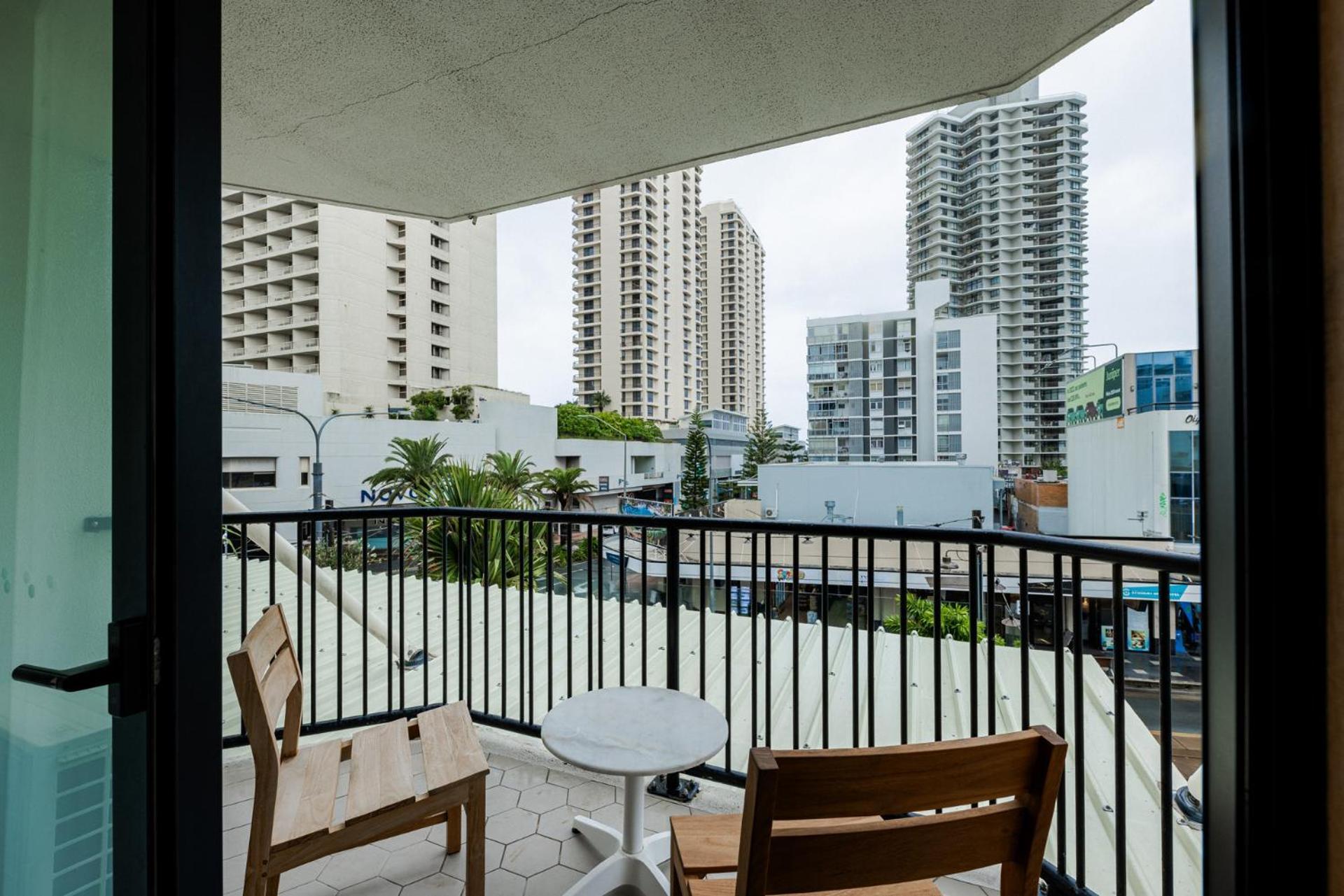 Bunk Surfers Paradise International Backpacker Hostel (Adults Only) Голд-Кост Экстерьер фото