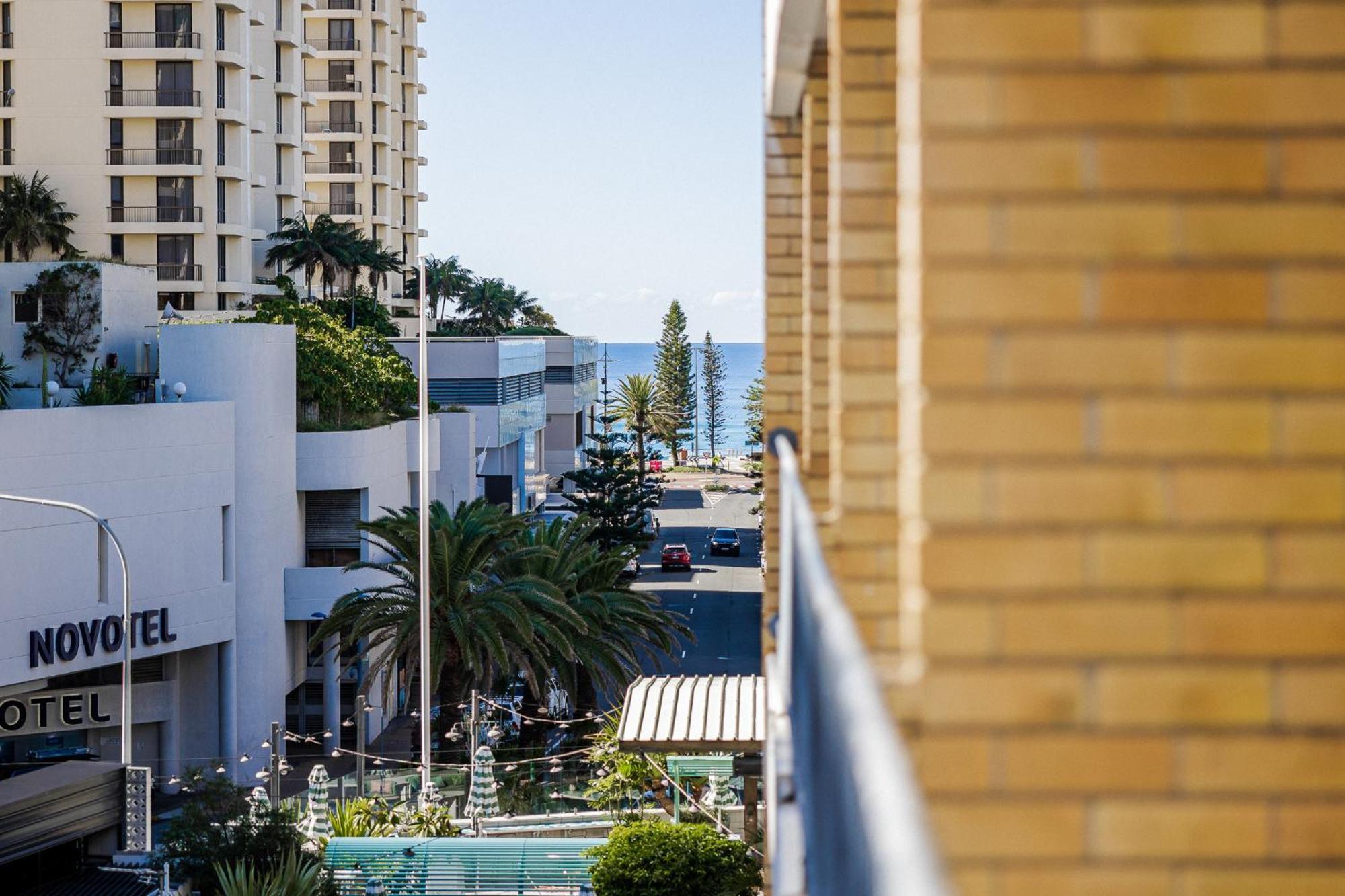 Bunk Surfers Paradise International Backpacker Hostel (Adults Only) Голд-Кост Экстерьер фото