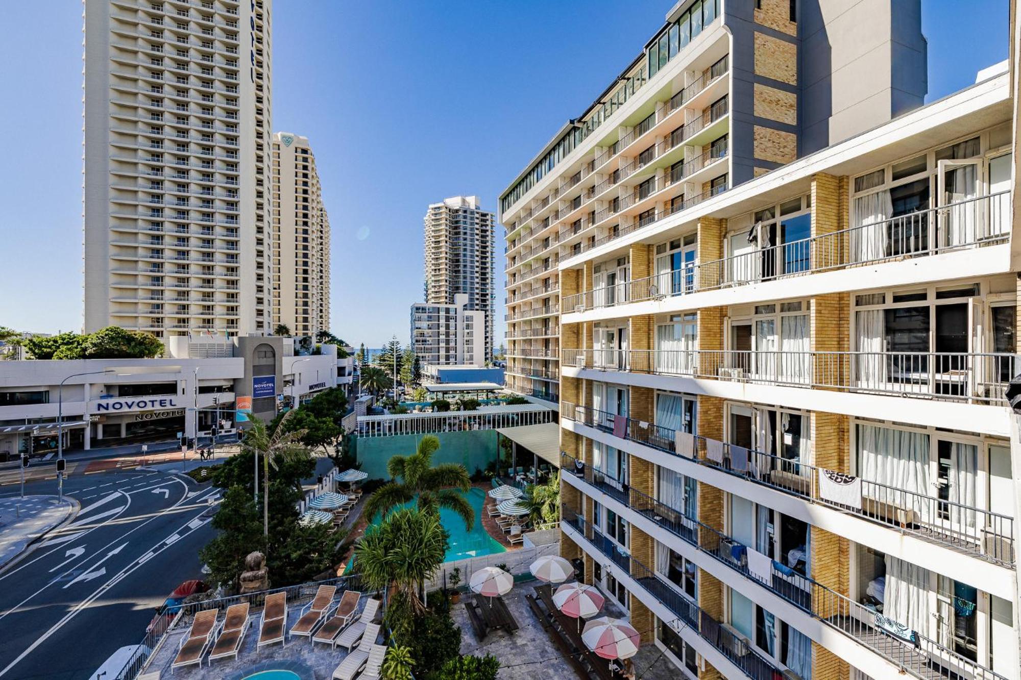 Bunk Surfers Paradise International Backpacker Hostel (Adults Only) Голд-Кост Экстерьер фото