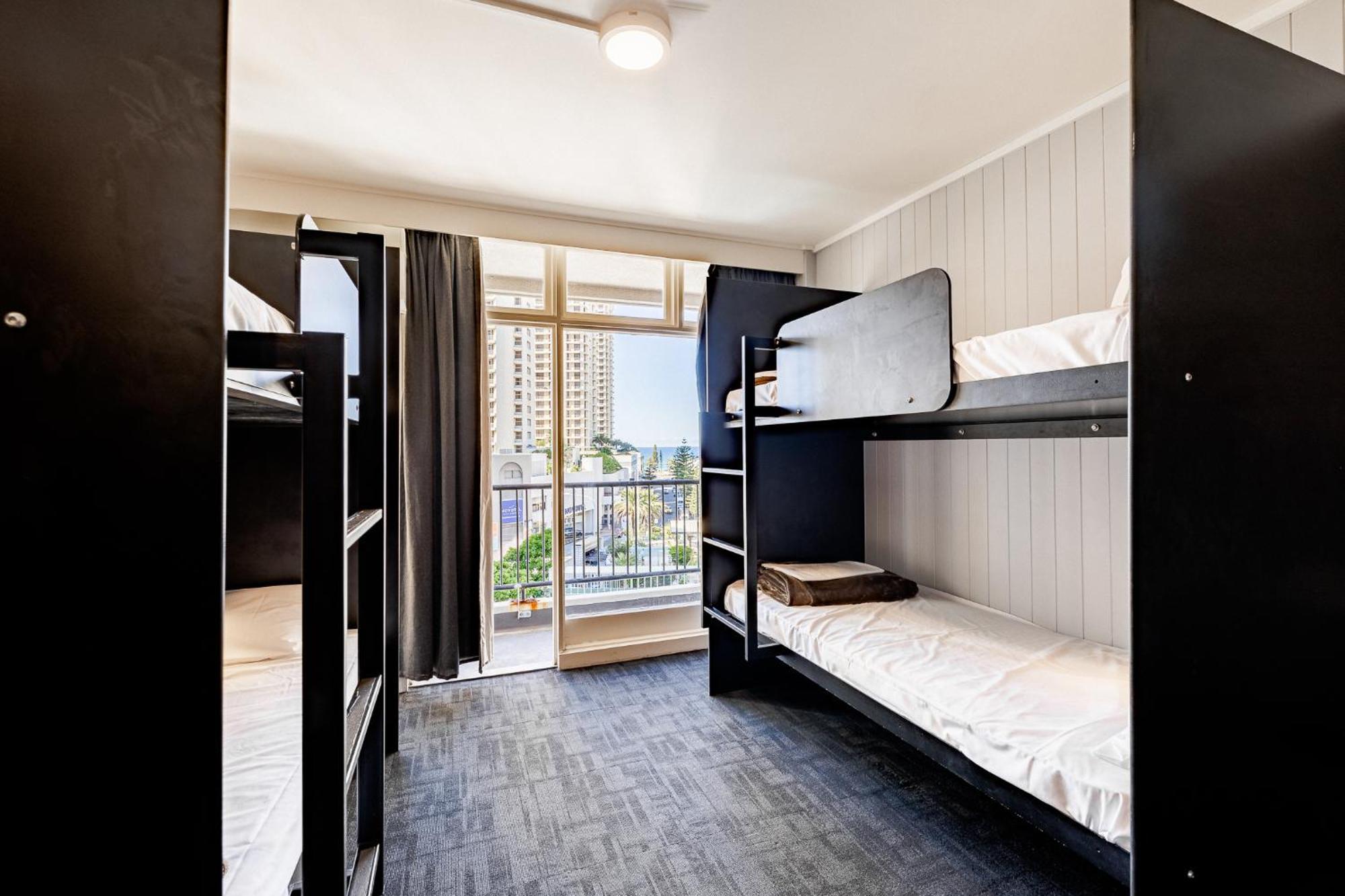 Bunk Surfers Paradise International Backpacker Hostel (Adults Only) Голд-Кост Экстерьер фото