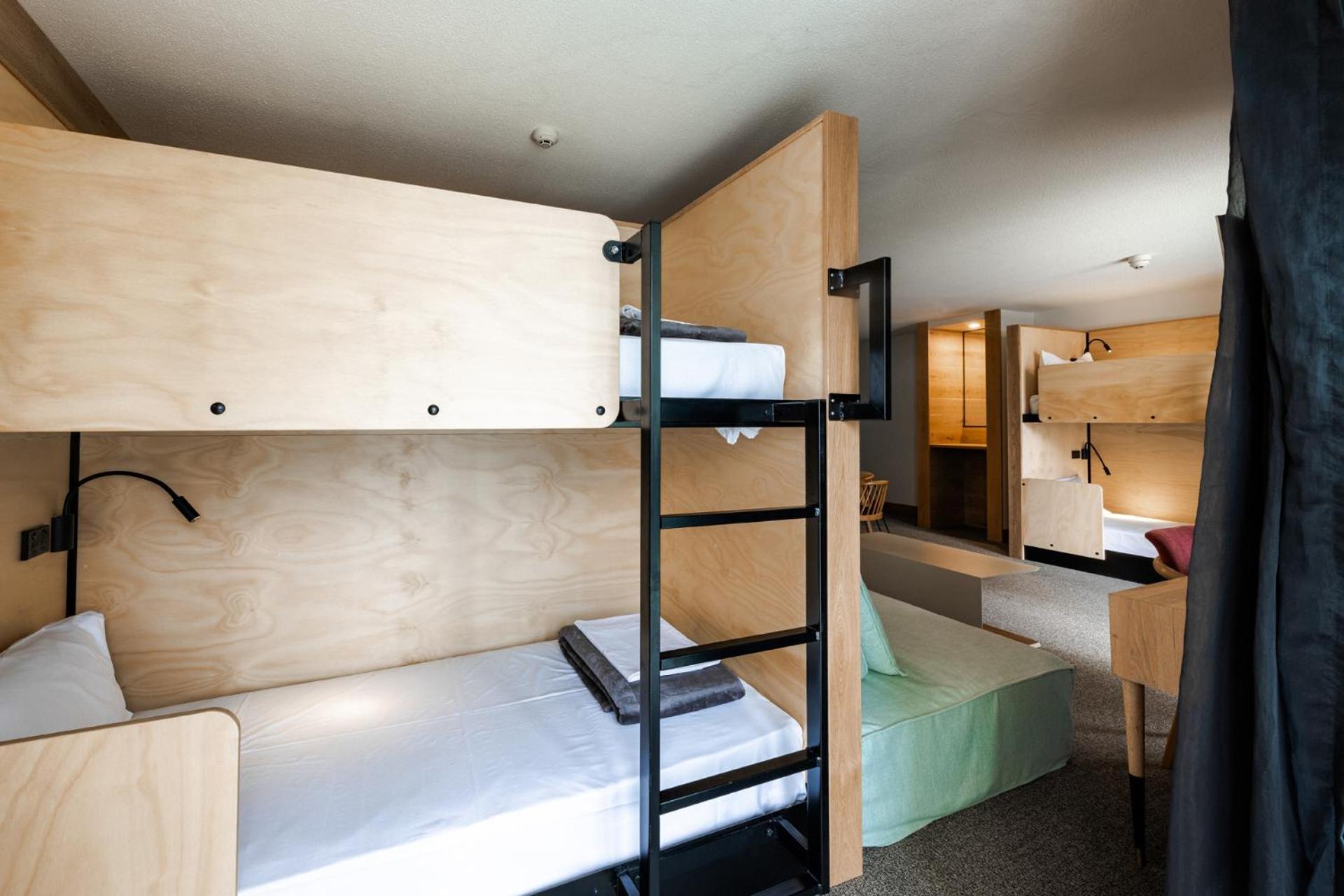 Bunk Surfers Paradise International Backpacker Hostel (Adults Only) Голд-Кост Экстерьер фото