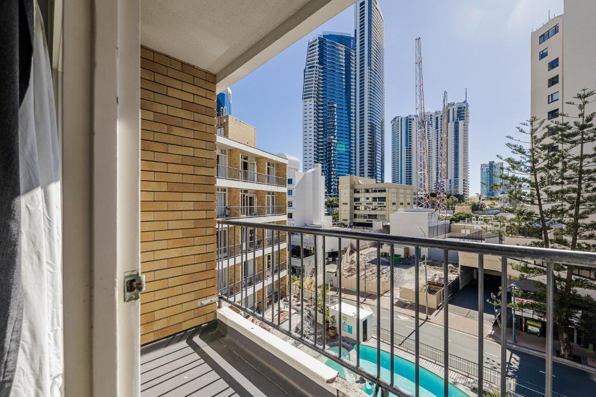 Bunk Surfers Paradise International Backpacker Hostel (Adults Only) Голд-Кост Экстерьер фото