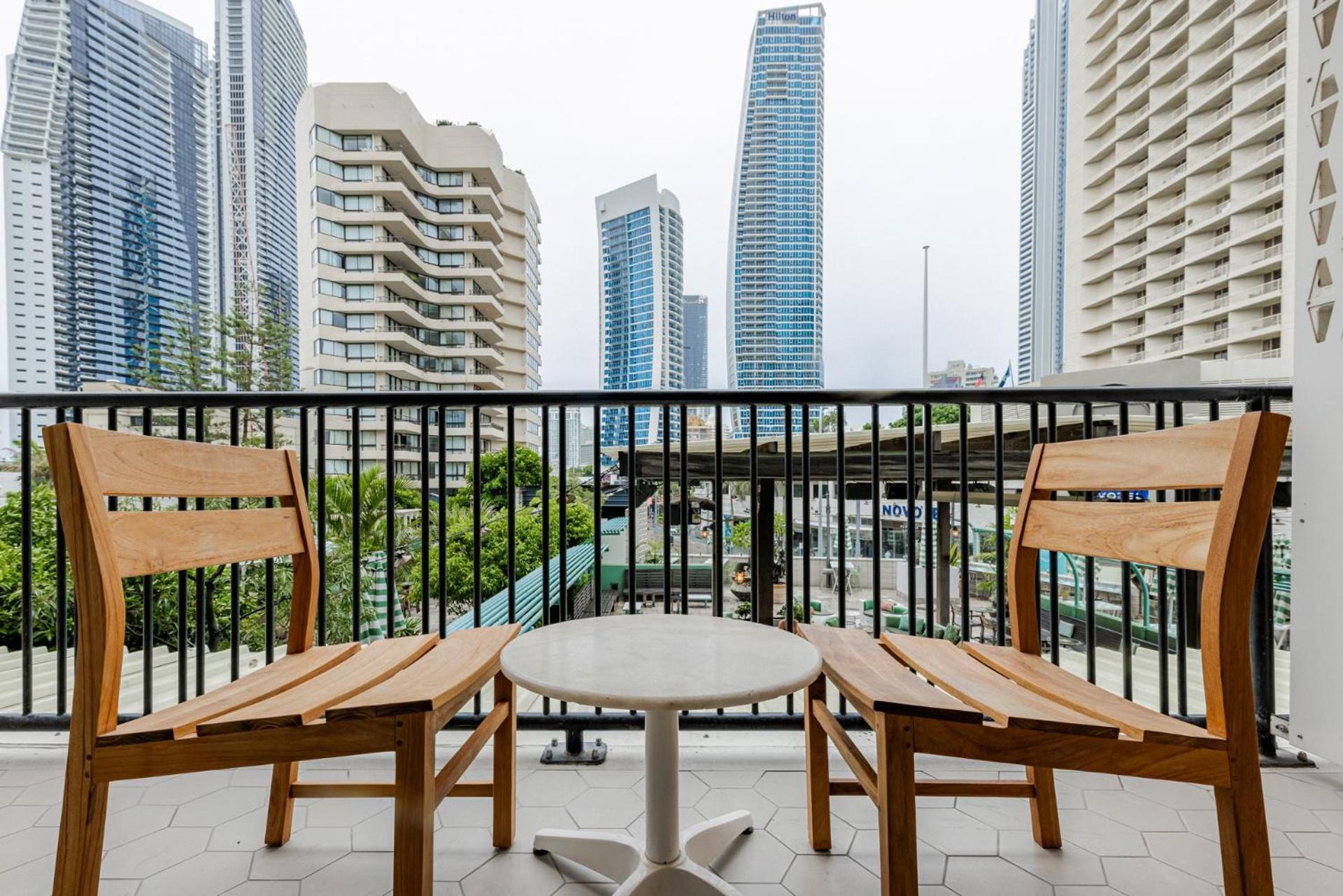 Bunk Surfers Paradise International Backpacker Hostel (Adults Only) Голд-Кост Экстерьер фото