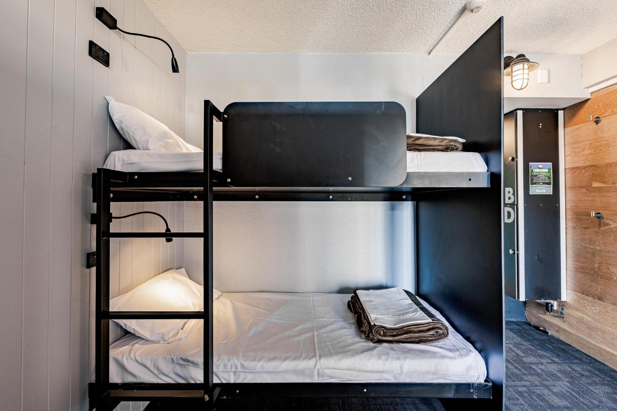 Bunk Surfers Paradise International Backpacker Hostel (Adults Only) Голд-Кост Экстерьер фото